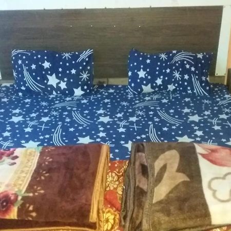 SPOT ON 87911 Sharma's Kitchen&Home Stay Bajaura Exterior foto
