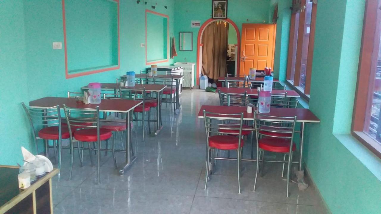SPOT ON 87911 Sharma's Kitchen&Home Stay Bajaura Exterior foto